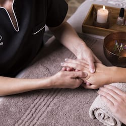 Couples treatment room(s), body treatments, aromatherapy
