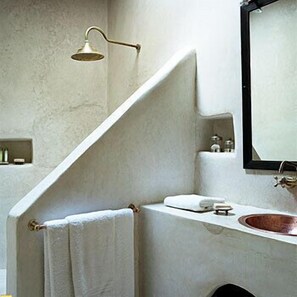 Designer toiletries, hair dryer, towels - Tigmi (Tameslouht)
