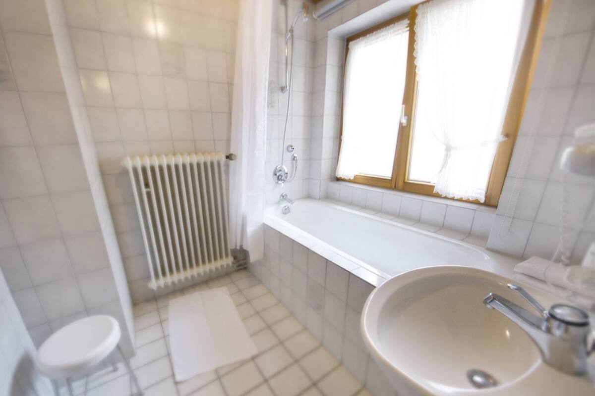 standard double room, 1 double bed, non smoking | bathroom | hair dryer, towels