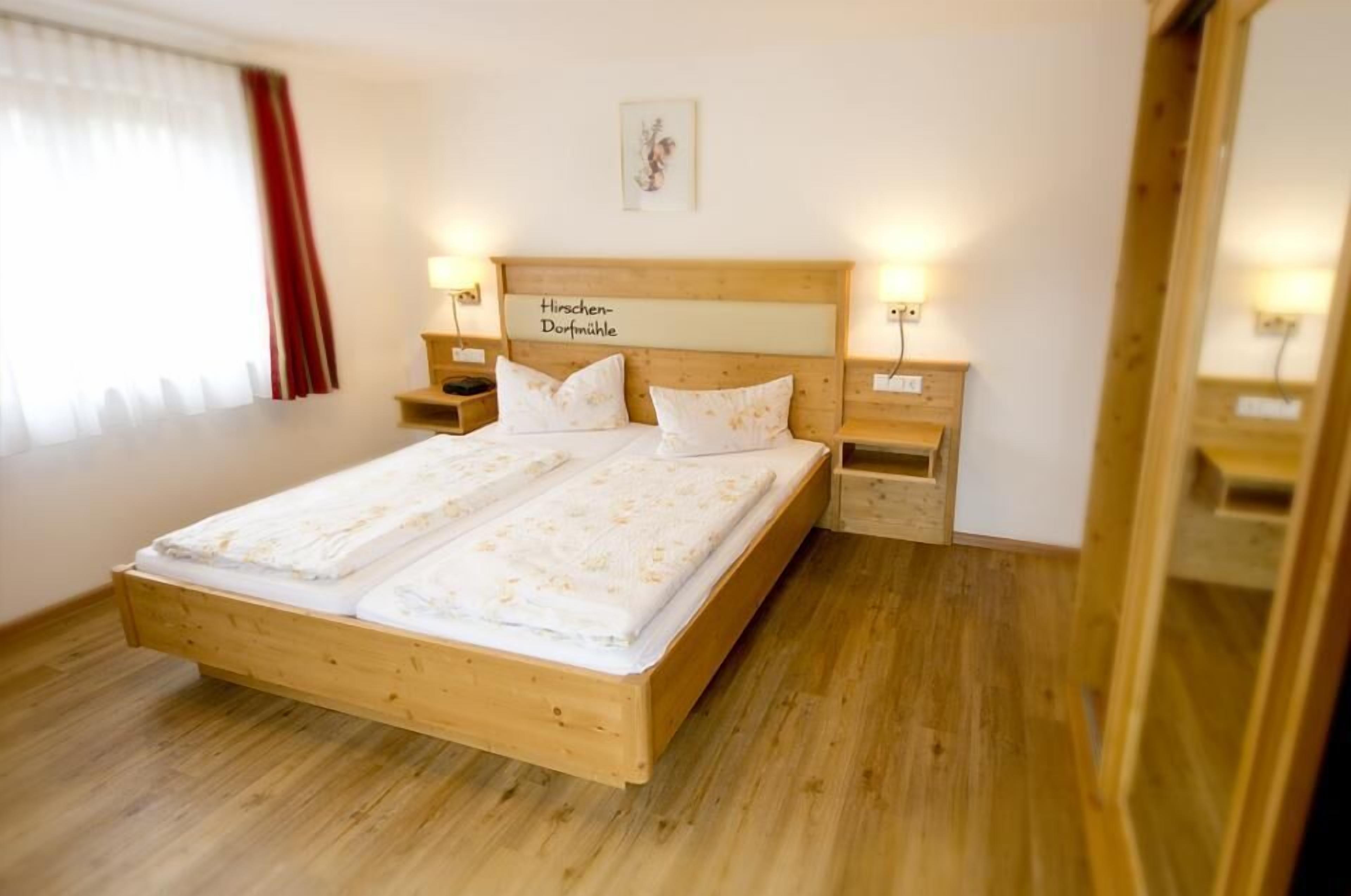 standard double room, 1 double bed, non smoking | 1 bedroom, in-room safe, individually furnished, desk