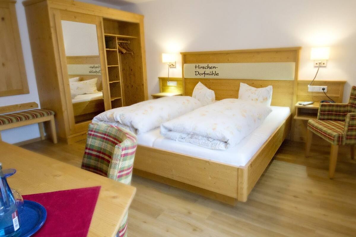 standard double room, 1 double bed, non smoking | 1 bedroom, in-room safe, individually furnished, desk