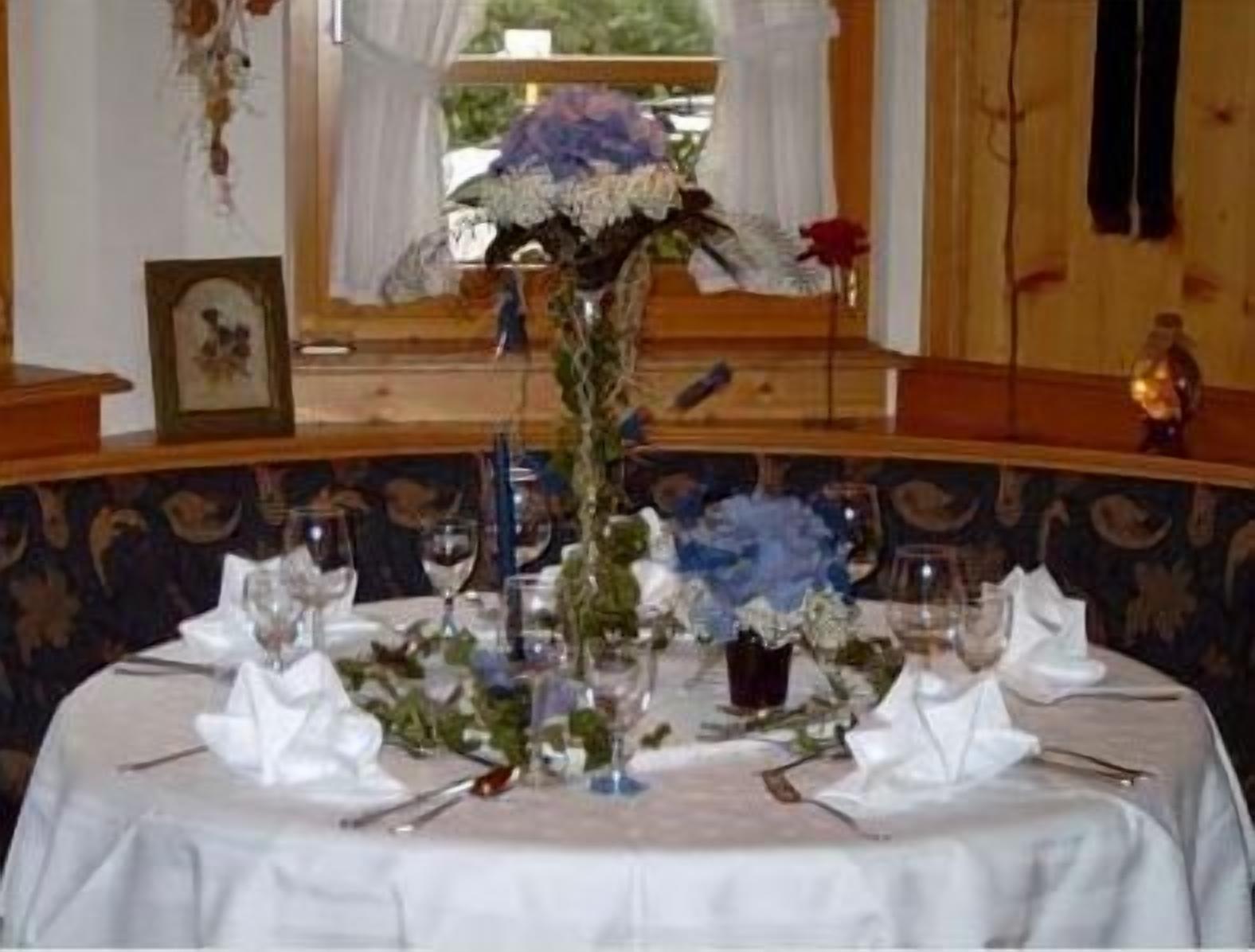 breakfast, lunch, dinner served; regional cuisine, al fresco dining