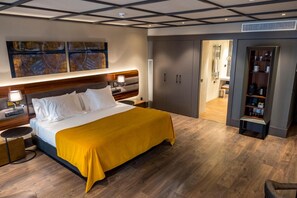 Egyptian cotton sheets, premium bedding, memory foam beds, minibar - Hotel Nord 1901 (Girona)