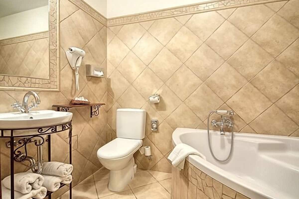 apartment | bathroom | free toiletries, hair dryer, bathrobes, slippers