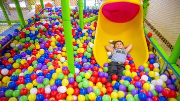 Innen-Kinderspielplatz