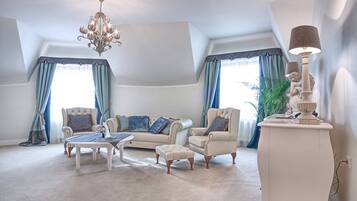 Lägenhet | Värdeförvaringsskåp på rummet, skrivbord, barnsängar och extrasängar