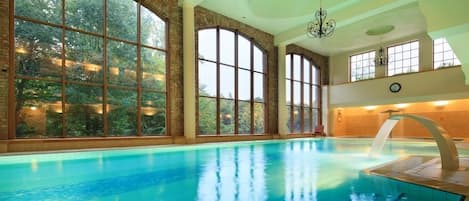 Indoor pool, pool loungers