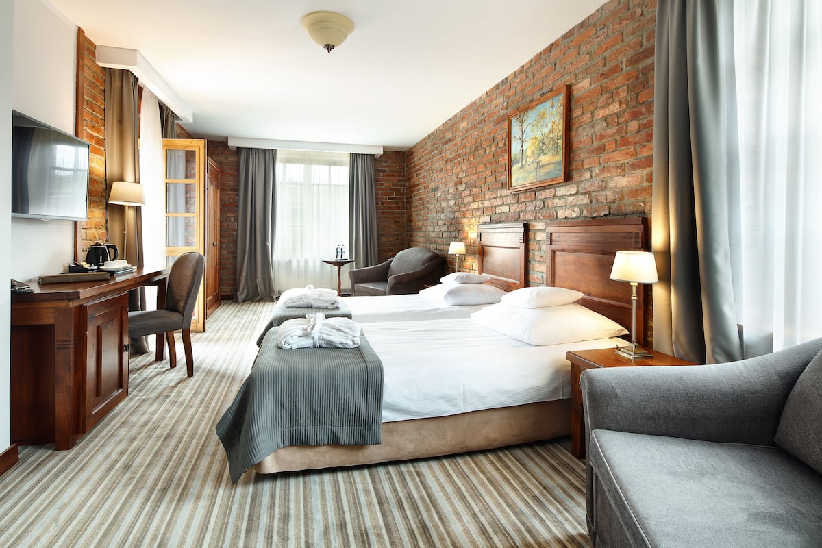 In-room safe, desk, cribs (surcharge), WiFi (free)