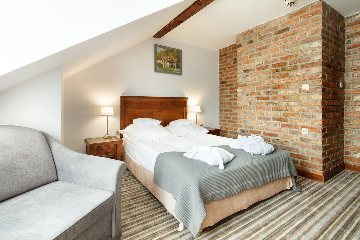 In-room safe, desk, cribs (surcharge), WiFi (free)