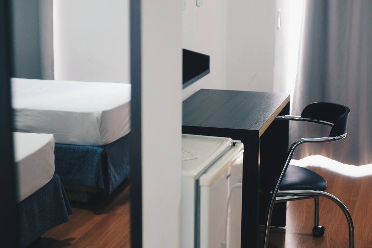 Chambre Standard avec lits jumeaux | Literie hypoallergénique, coffres-forts dans les chambres, bureau