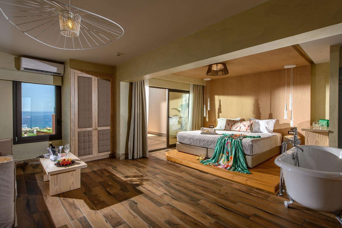 Elite Suite Open Plan with Sea View & Outdoor Jetted Tub