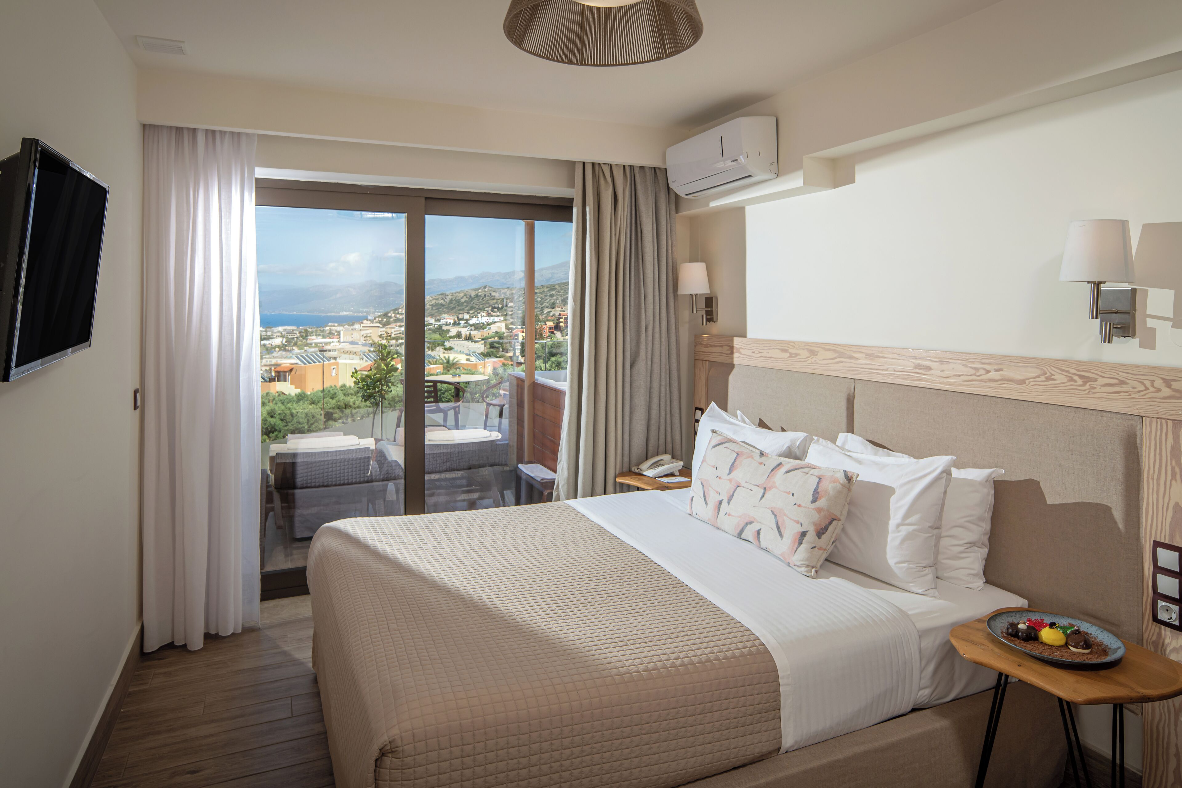 Luxury Two Bedroom Suite Sea View Outdoor Jacuzzi | Egyptian cotton sheets, premium bedding, down comforters, pillowtop beds