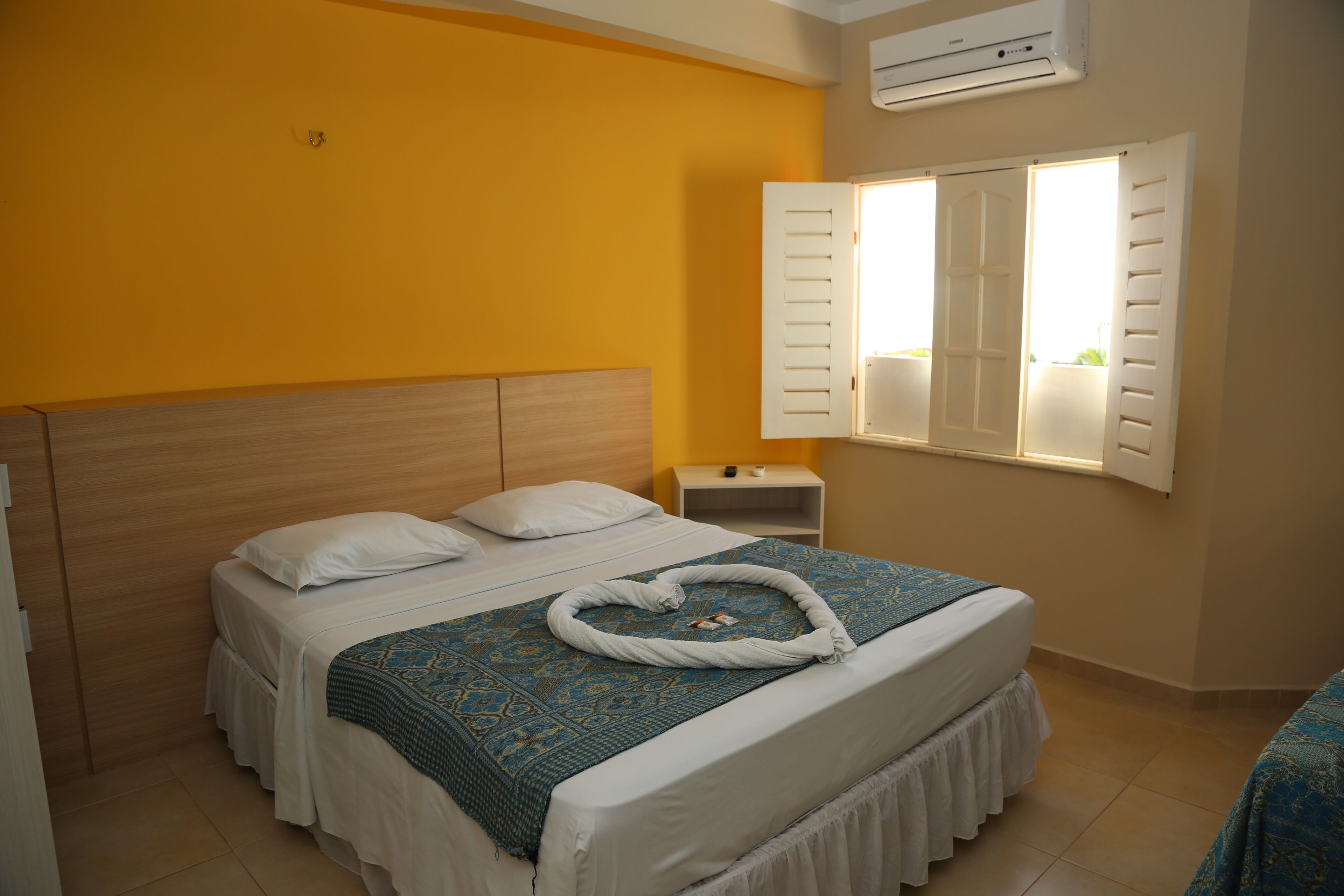 Premium bedding, pillowtop beds, minibar, bed sheets