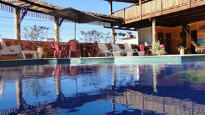 Outdoor pool, sun loungers - Pousada Latitude (Aracati)