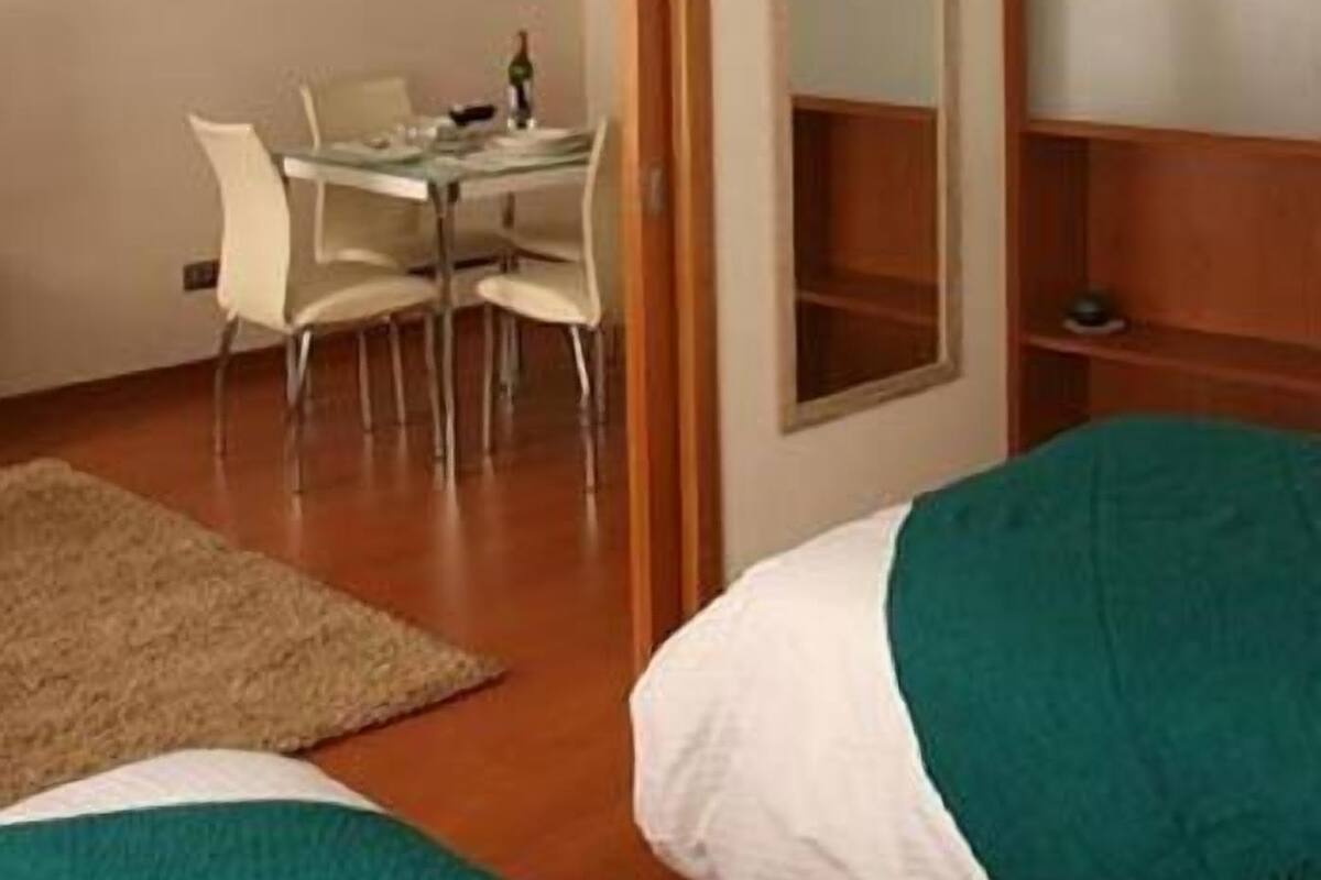 Apartament estàndard | Cobrellits, matalassos amb encoixinament addicional i minibar 