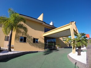 Front of property - Harbor Self Graciosa Hotel (Quatro Barras)