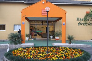 Fachada de la propiedad