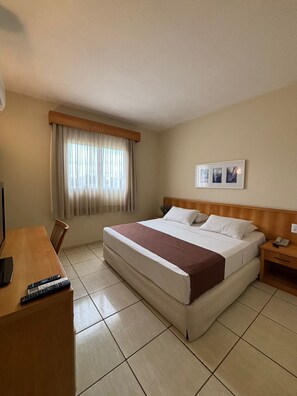 Deluxe Double Room | Desk, laptop workspace, blackout drapes, soundproofing - Harbor Self Graciosa Hotel (Quatro Barras)