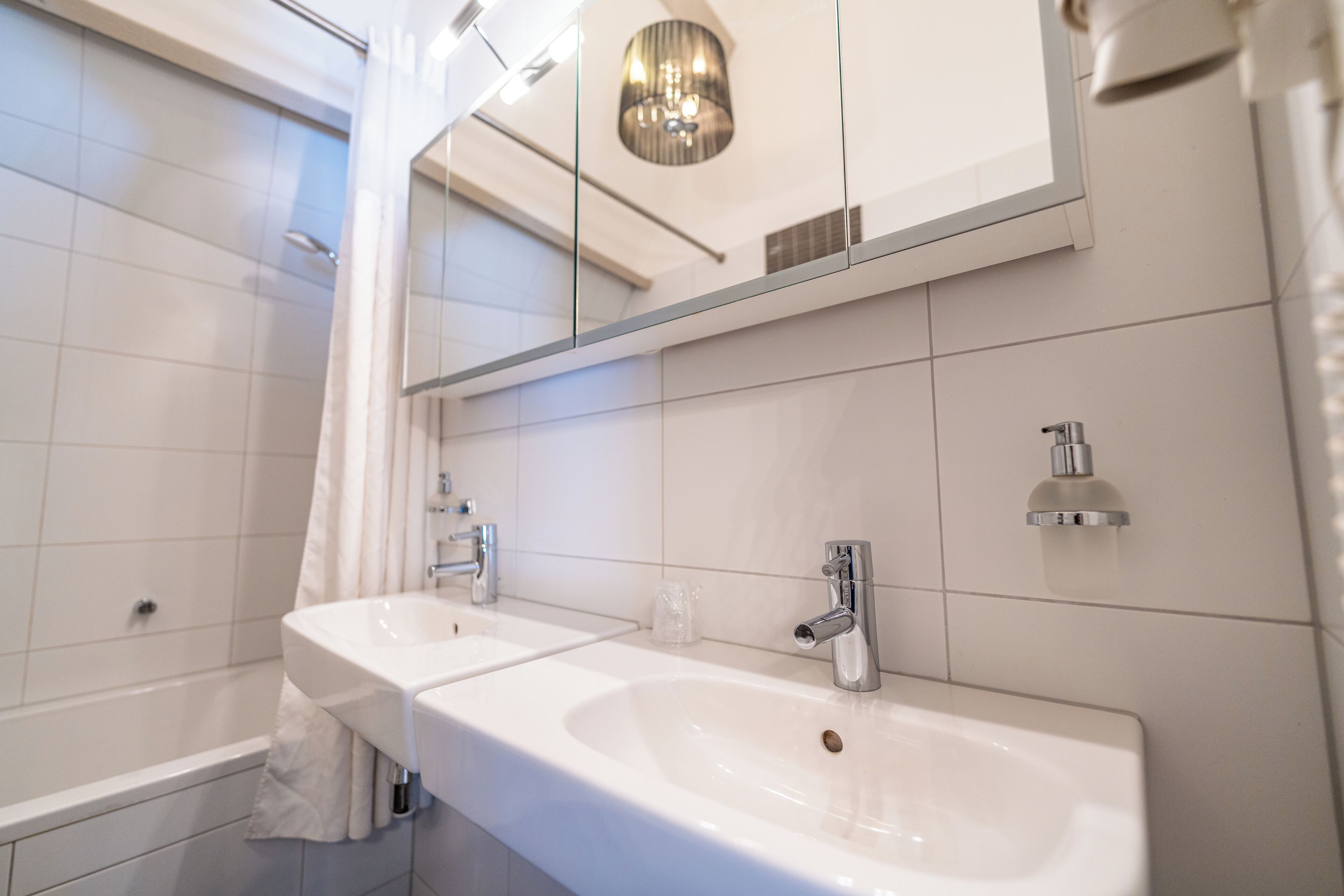 suite | bathroom | free toiletries, hair dryer, towels