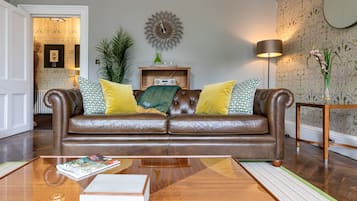 Apartment, 3 Bedrooms | Living room | Flat-screen TV, DVD player, iPod dock