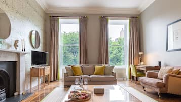 Apartment, 3 Bedrooms | Living room | Flat-screen TV, DVD player, iPod dock