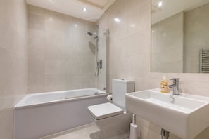 Bathroom - Castle View Apartment at Castle Terrace (Edinburgh)