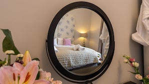 Apartment, 3 Bedrooms - Castle View Apartment at Castle Terrace (Edinburgh)