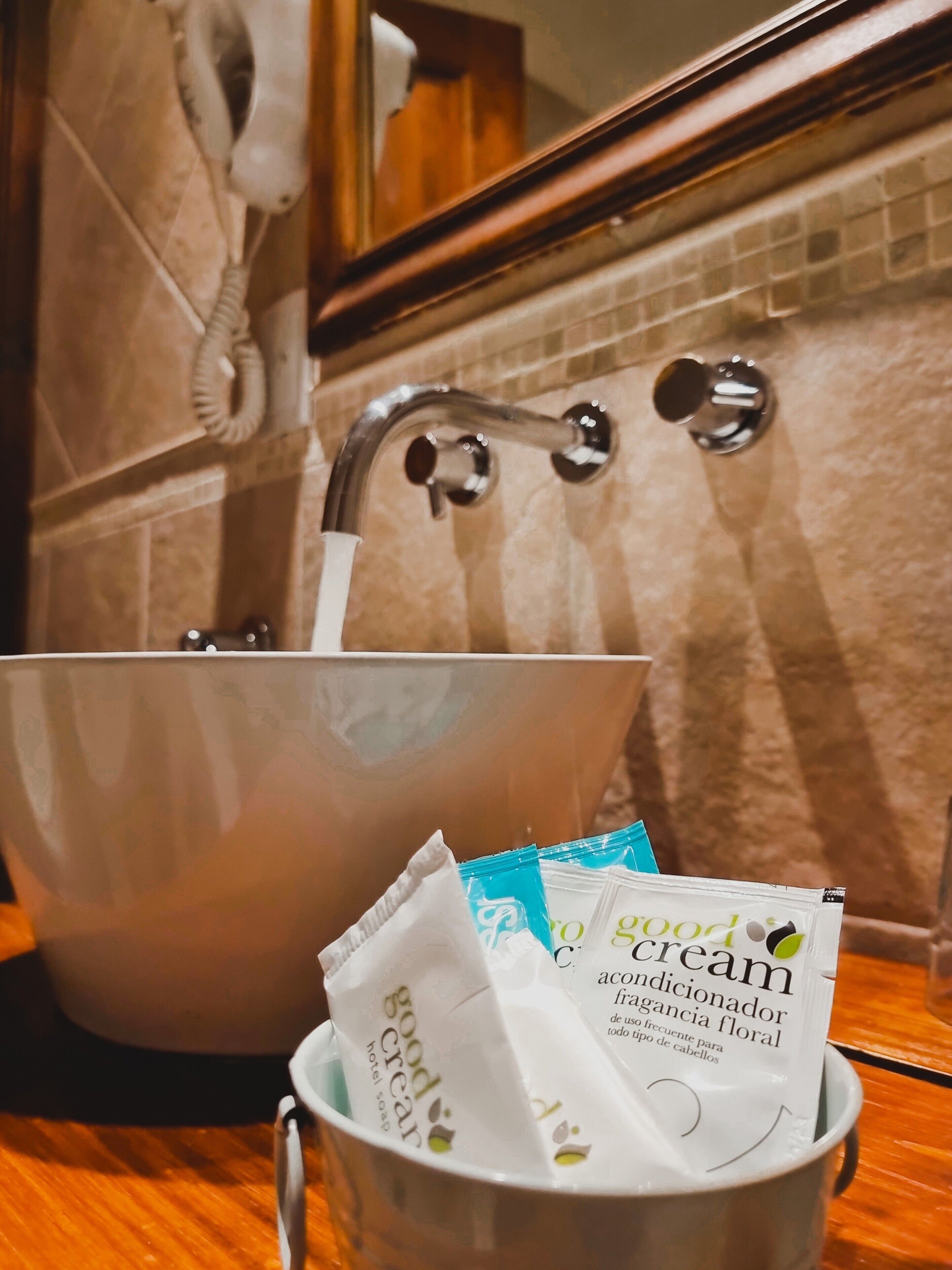 superior room | bathroom | free toiletries, hair dryer, bidet, towels