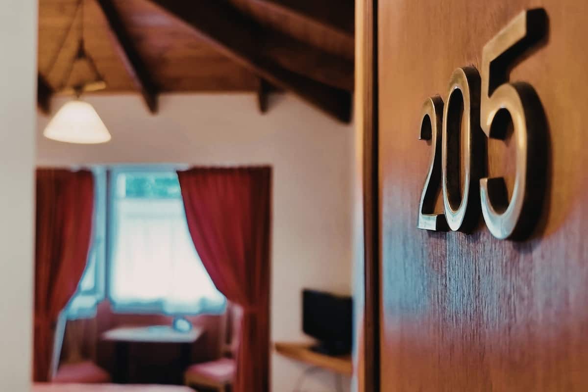 In-room safe, free WiFi, bed sheets
