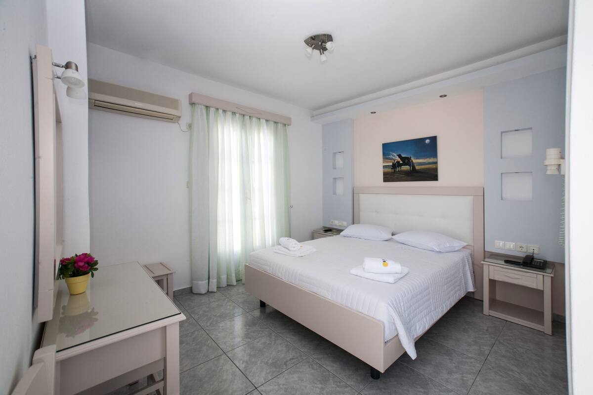 Double or Twin Room | In-room safe, soundproofing, iron/ironing board (on request)