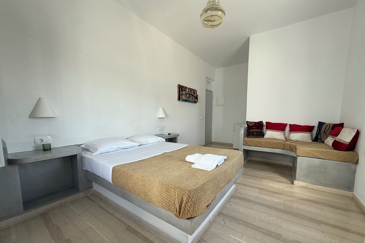 Deluxe Double Room | Seterika/papan seterika, cadar katil