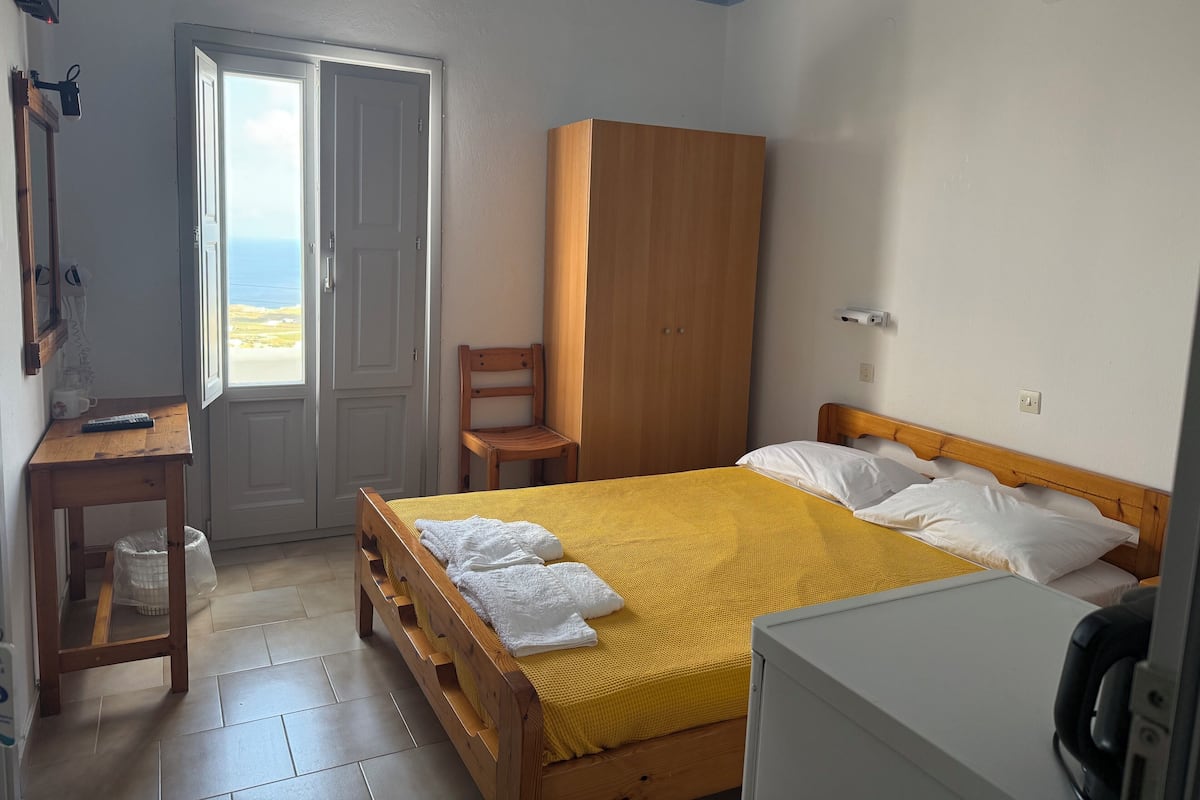 Basic Double Room | Seterika/papan seterika, cadar katil