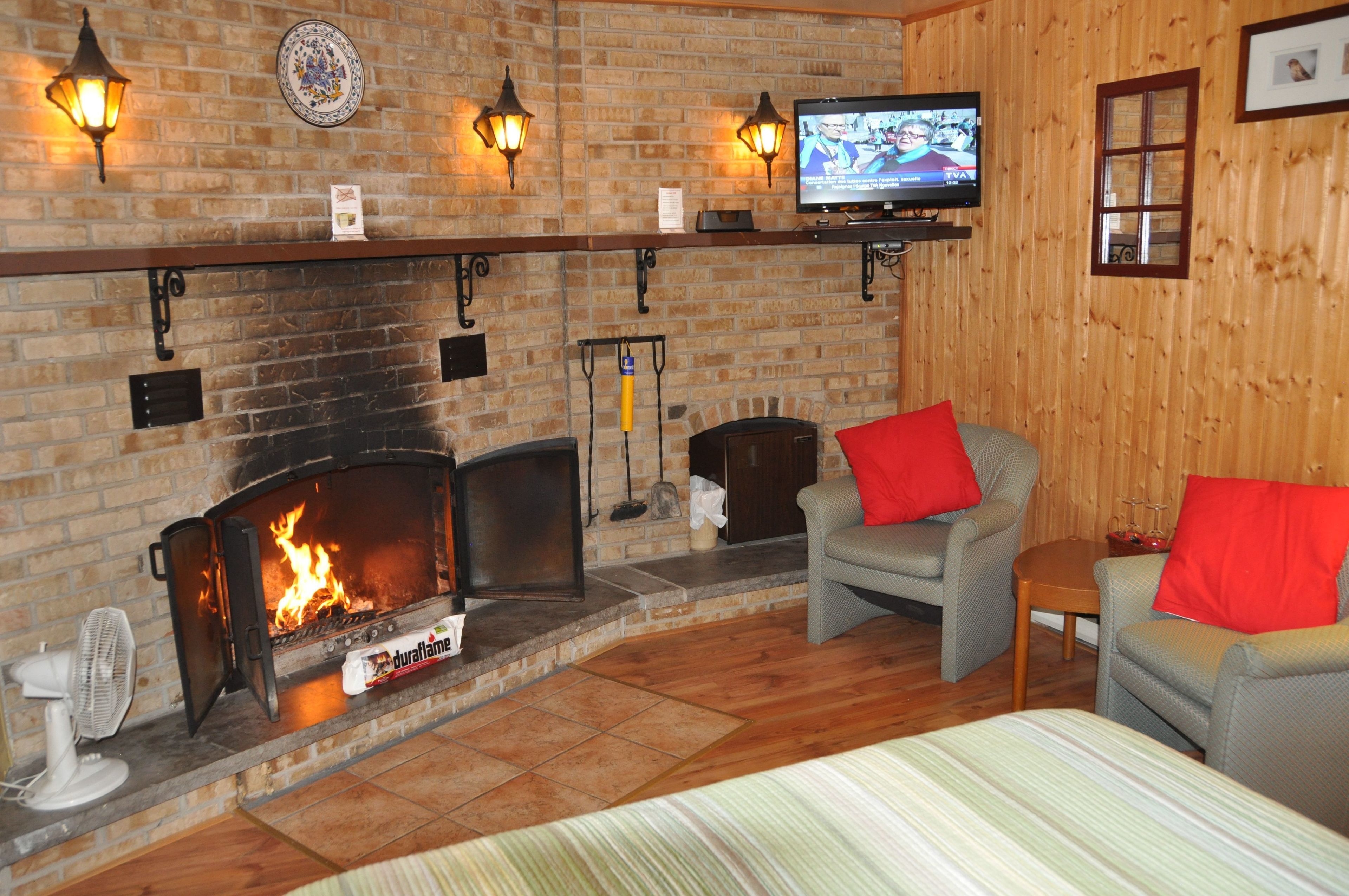 Chambre supérieure, foyer, vue sur le lac | Vue de la chambre