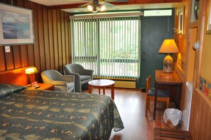 Habitación estándar, 1 cama de matrimonio, vistas al lago | Cunas (de pago), camas supletorias, wifi gratis y ropa de cama