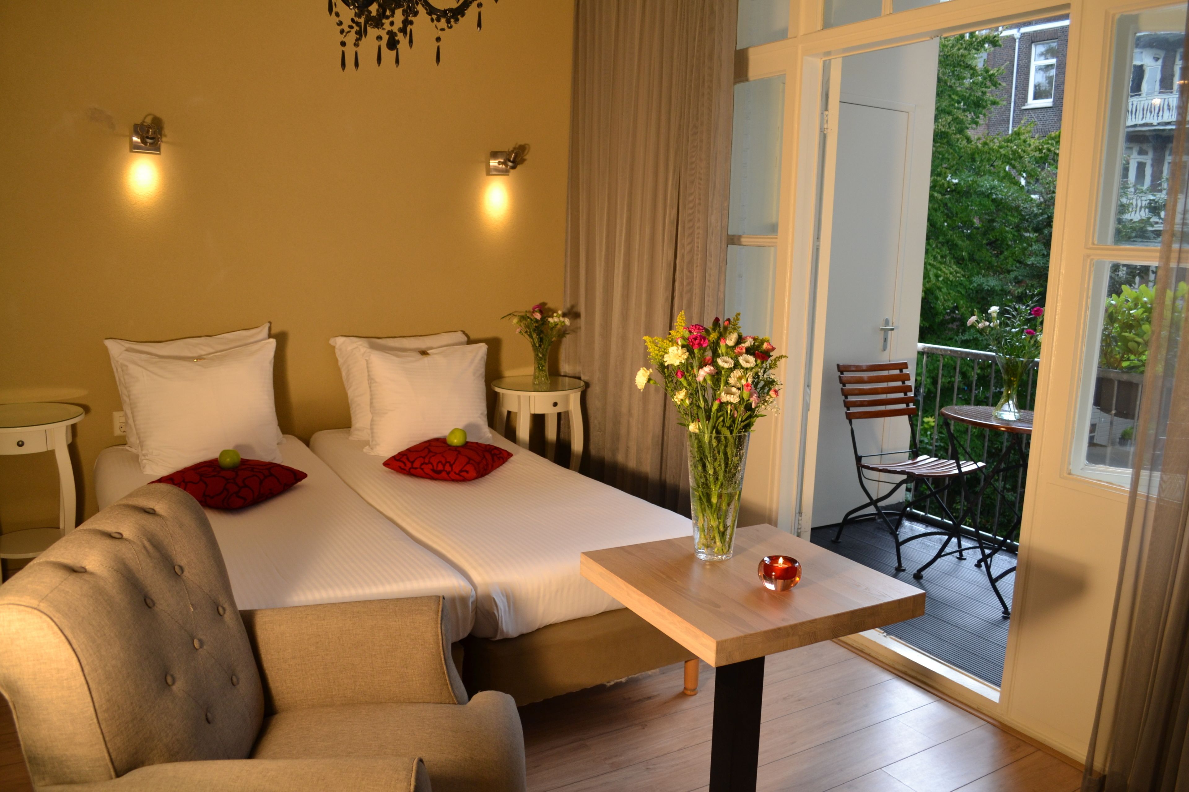 twin room, 2 single beds, balcony | in-room safe, desk, free wifi