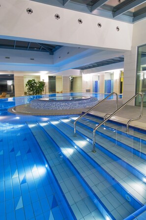 Indoor pool, outdoor pool, free pool cabanas, pool umbrellas - Admiral Grand Hotel (Dubrovacko Primorje)