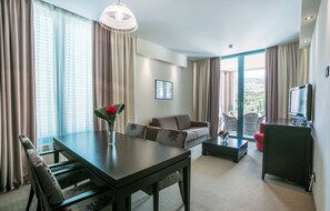 Two bedroom suite | Coin séjour