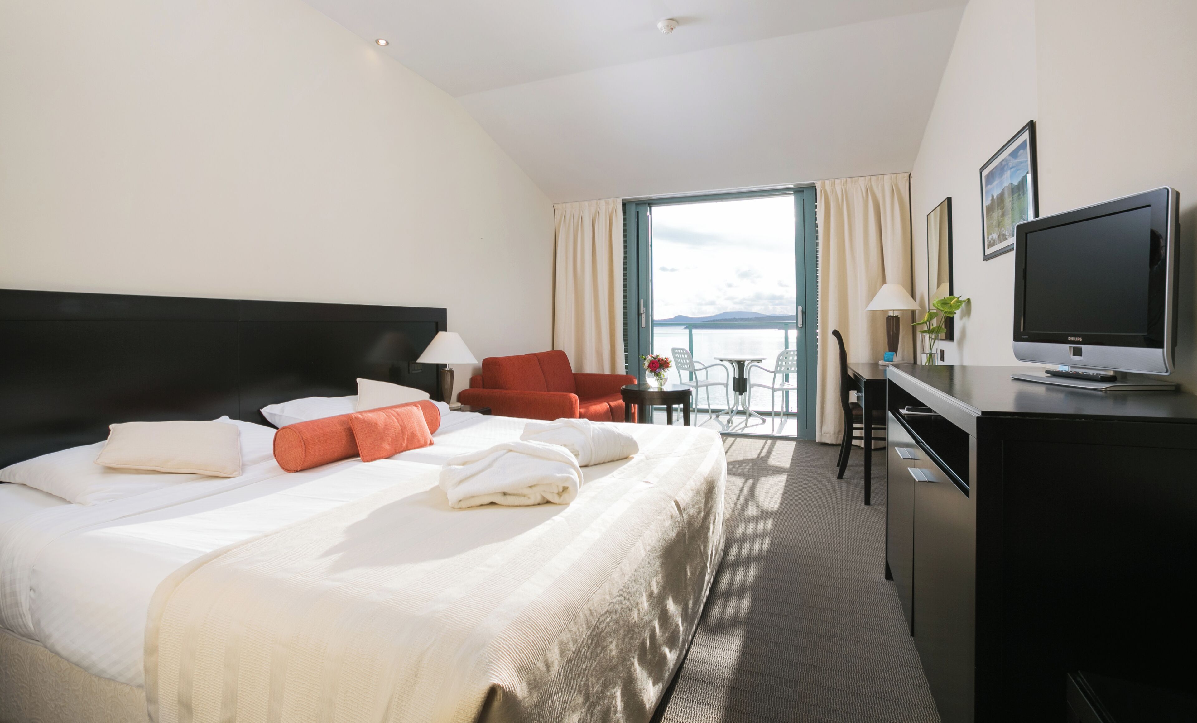 Select Comfort-bedden, een minibar, een kluis op de kamer, een bureau