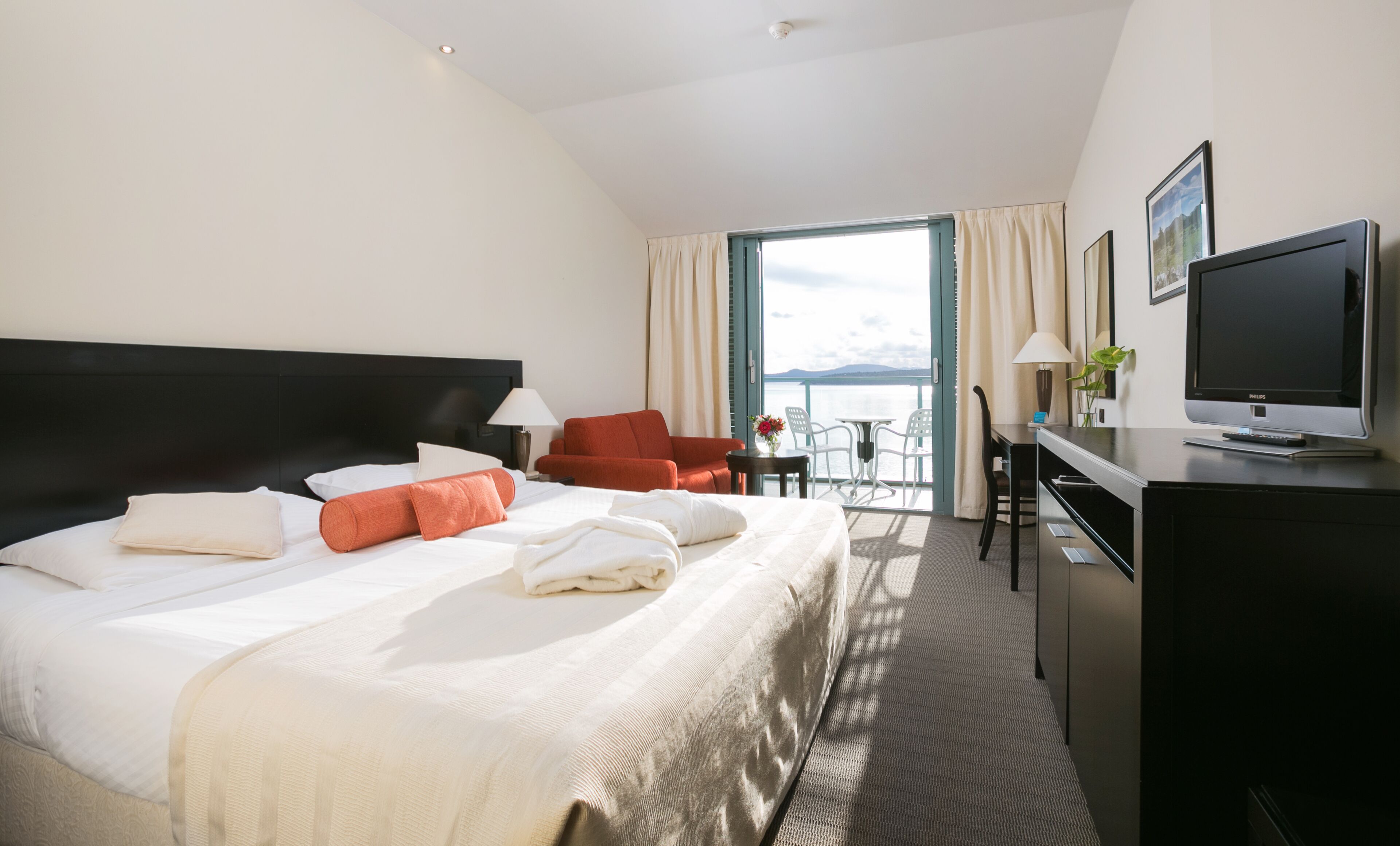 Select Comfort-bedden, een minibar, een kluis op de kamer, een bureau