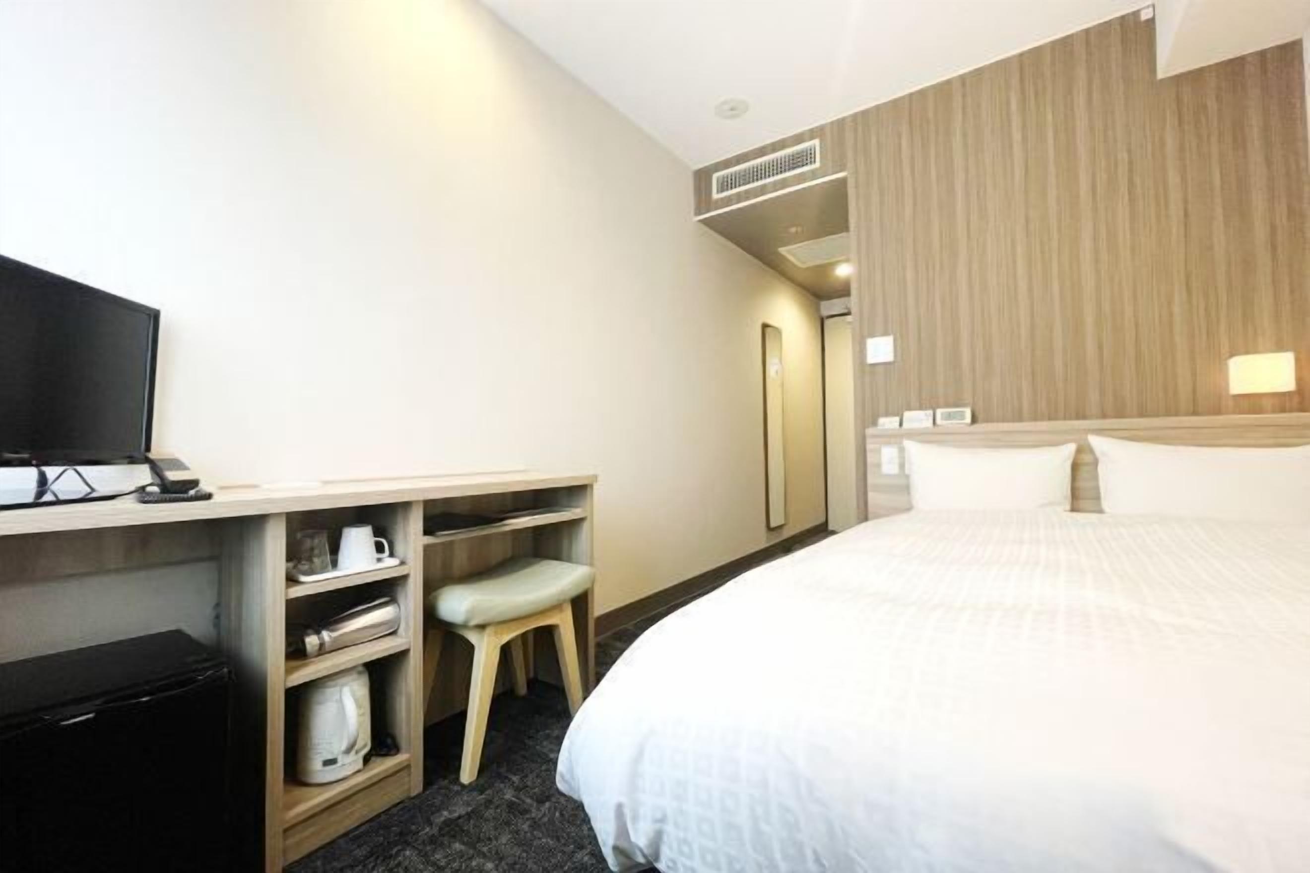 Caja de seguridad en la habitación y escritorio 