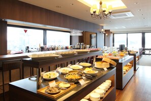 Bữa sáng buffet hàng ngày với phụ phí nhỏ 