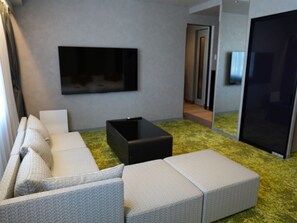 [別館] トリプル 禁煙 | セーフティボックス (室内)、デスク、ノートパソコン用作業スペース、防音設備