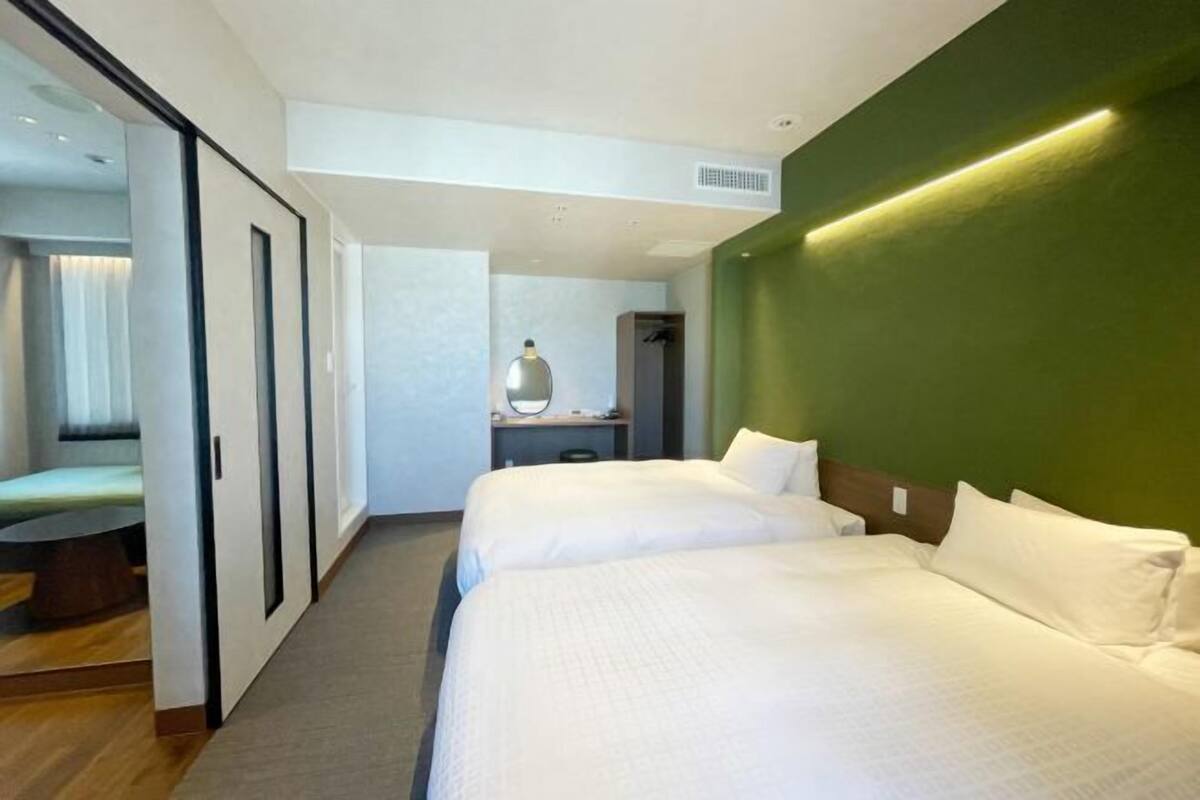 In-room safe, desk, laptop workspace, soundproofing