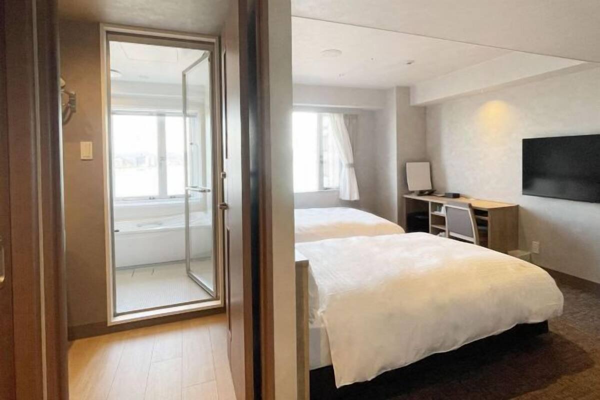 In-room safe, desk, laptop workspace, soundproofing