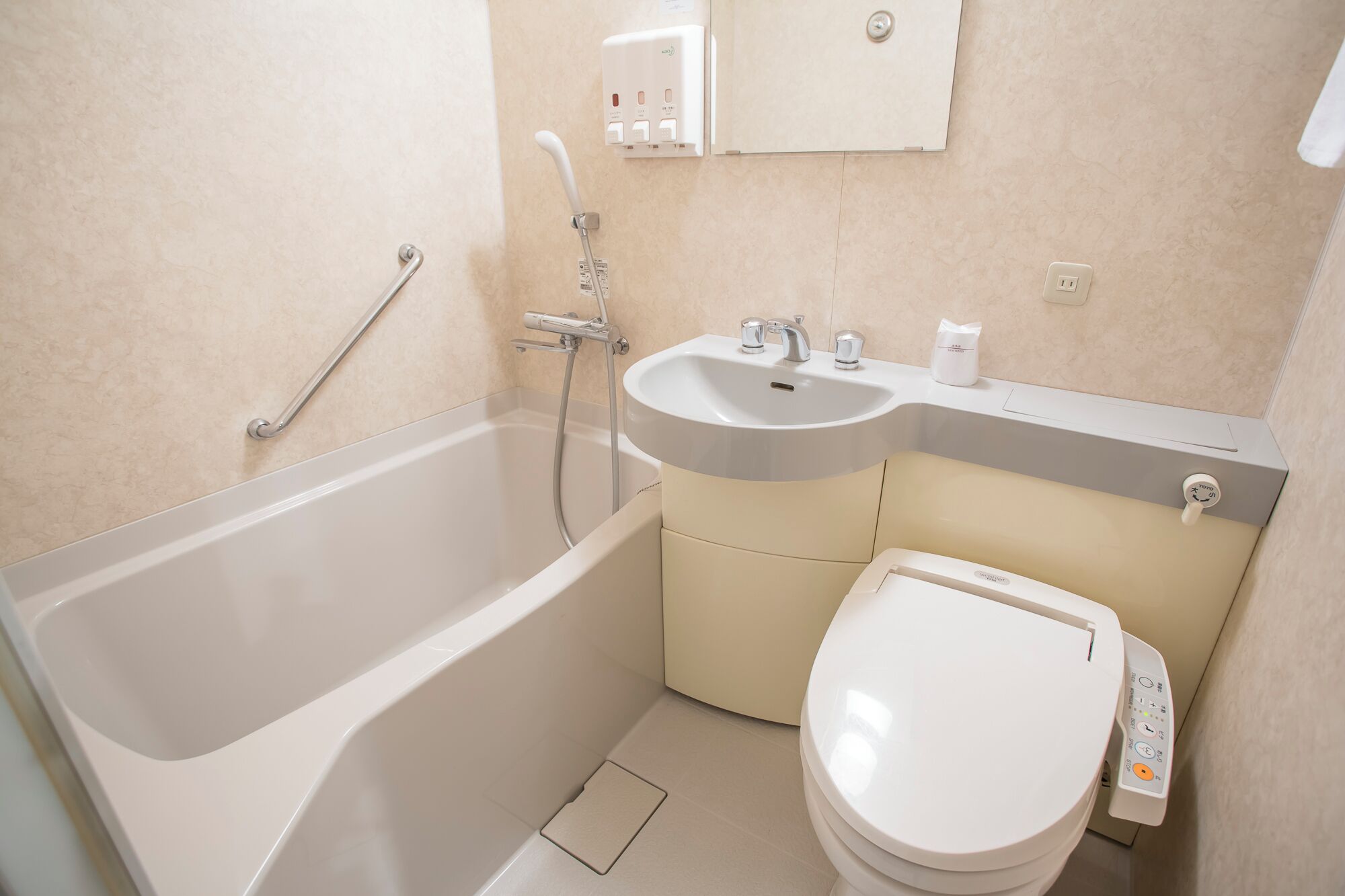 combined shower/bathtub, free toiletries, hair dryer, slippers