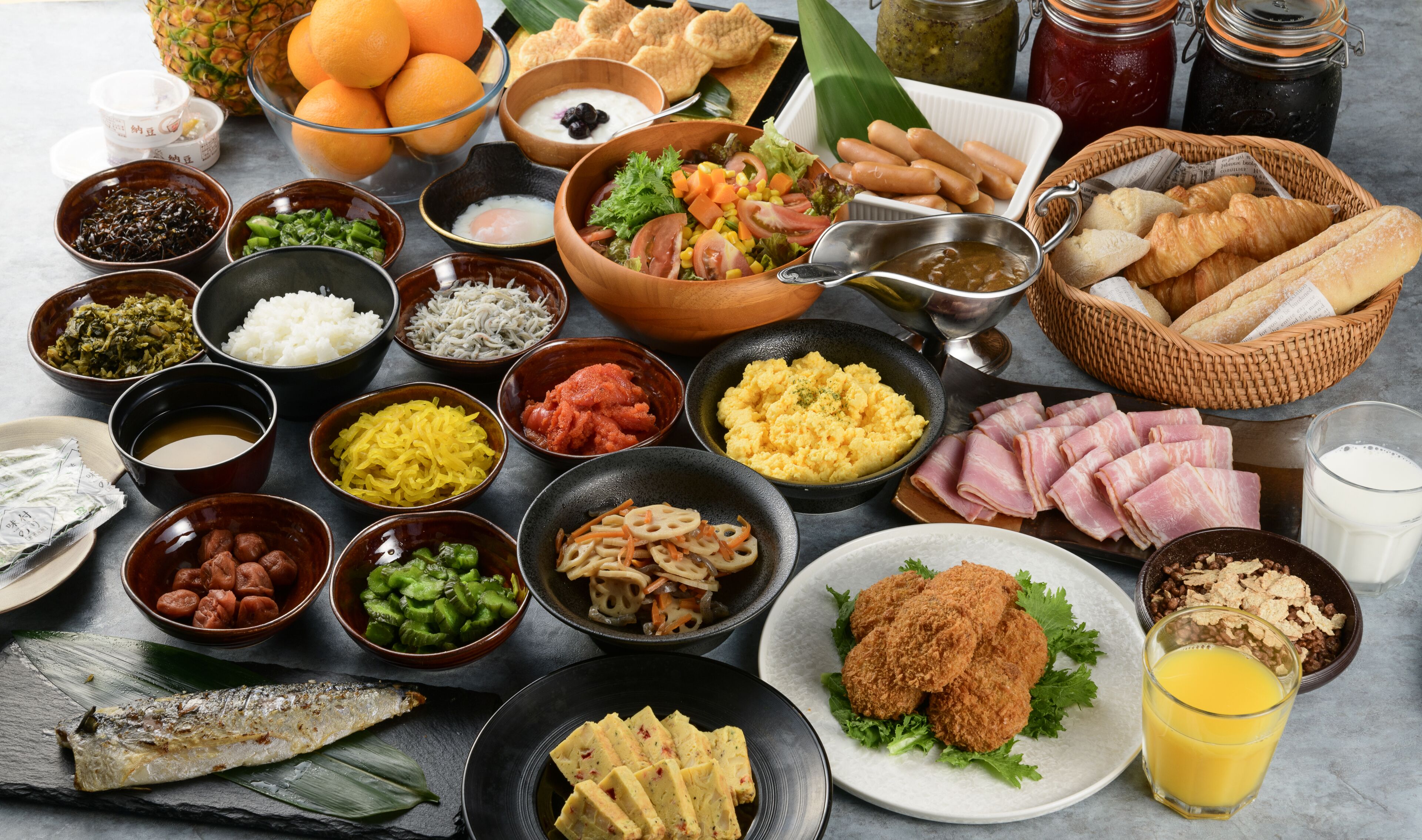 Päivittäinen buffetaamiainen (1500 JPY per henkilö)