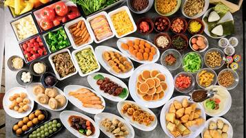 Tägliches Frühstücksbuffet gegen Gebühr