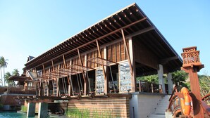 A resort with a pool, wooden deck, and a lifebuoy. - Mai Samui Beach Resort & Spa (Koh Samui)