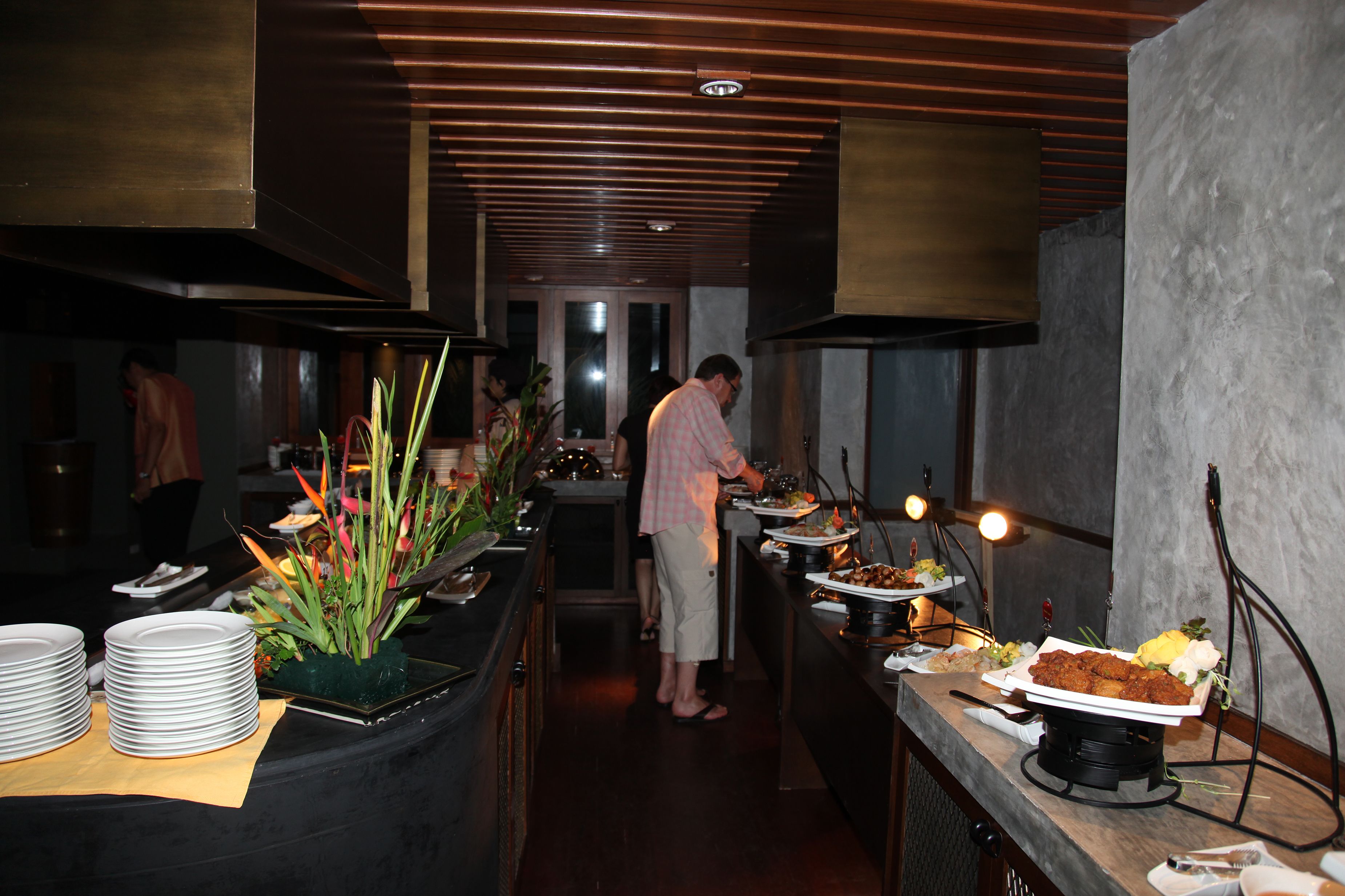 2 restaurants, breakfast, lunch, dinner served; thai cuisine