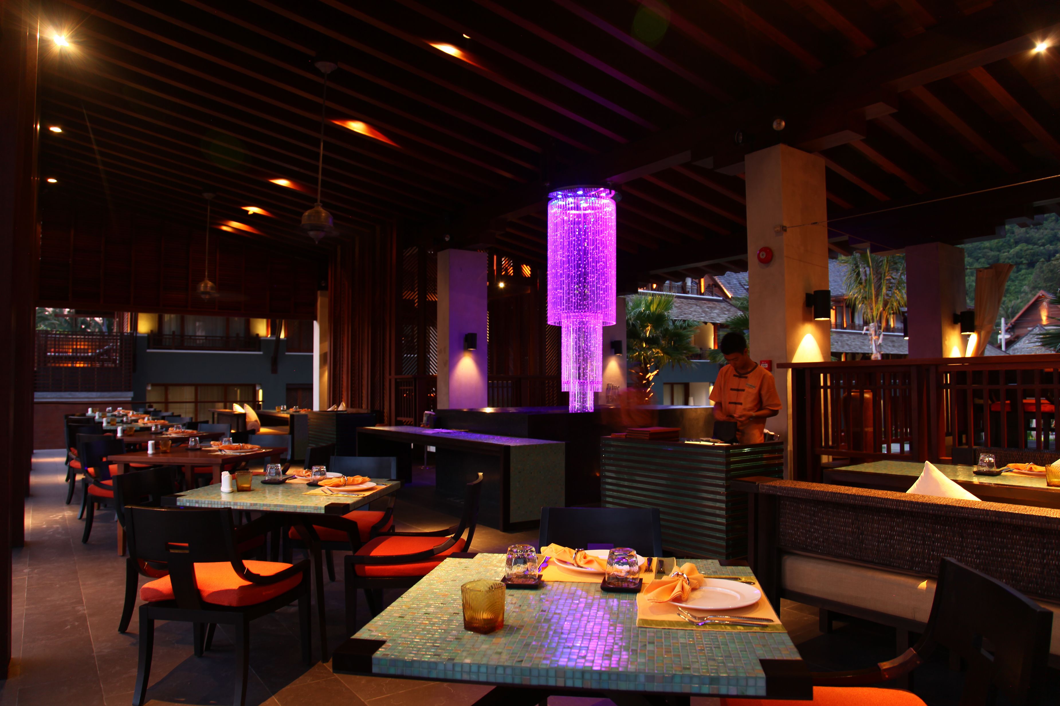 2 restaurants, breakfast, lunch, dinner served; thai cuisine